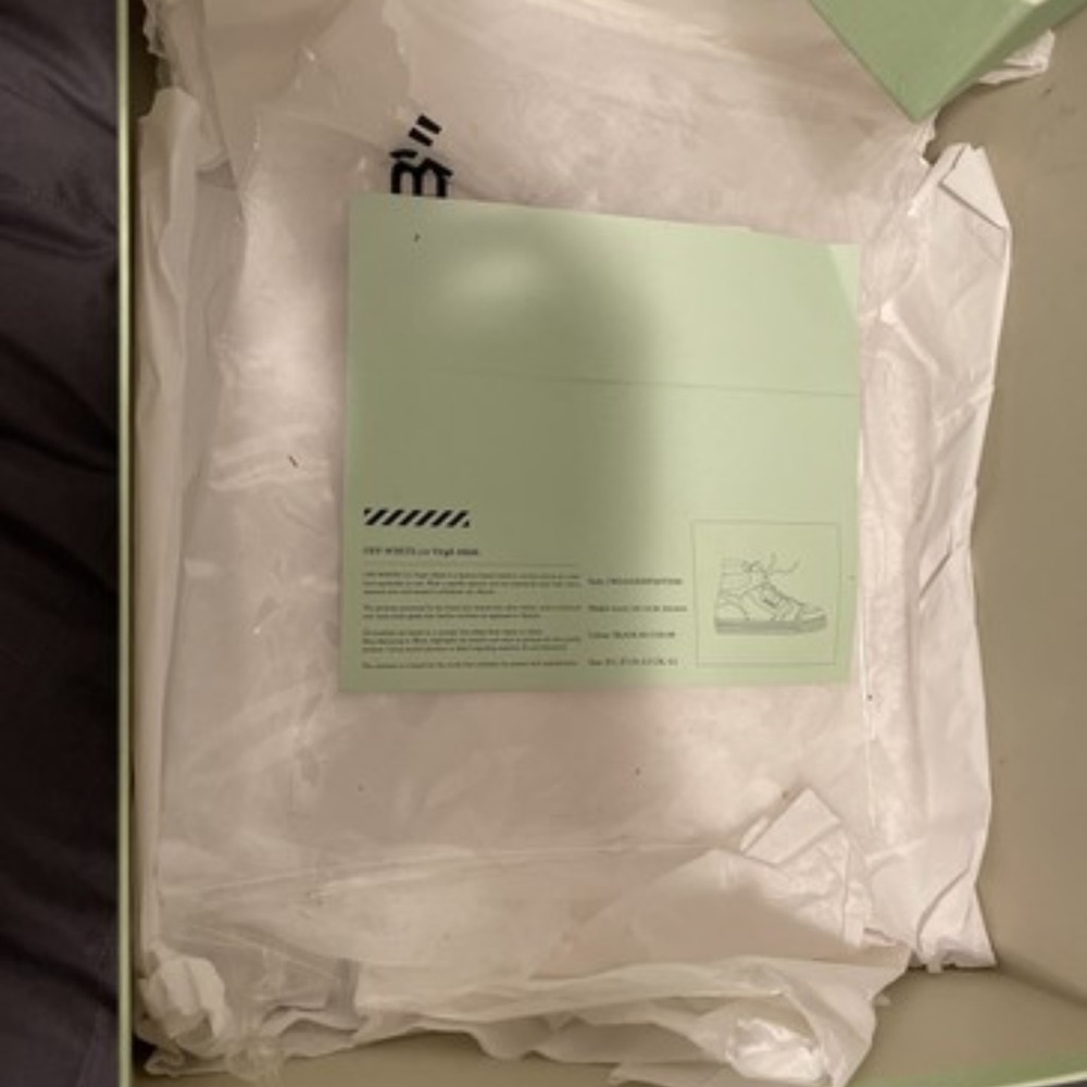 Off white - Picture 3 of 12